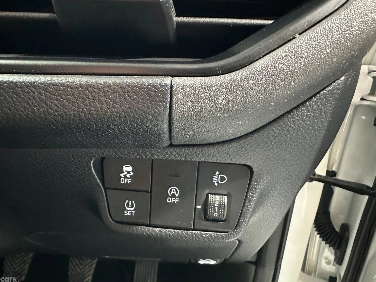 Kia Stonic SUV, Petrol, 2026, White