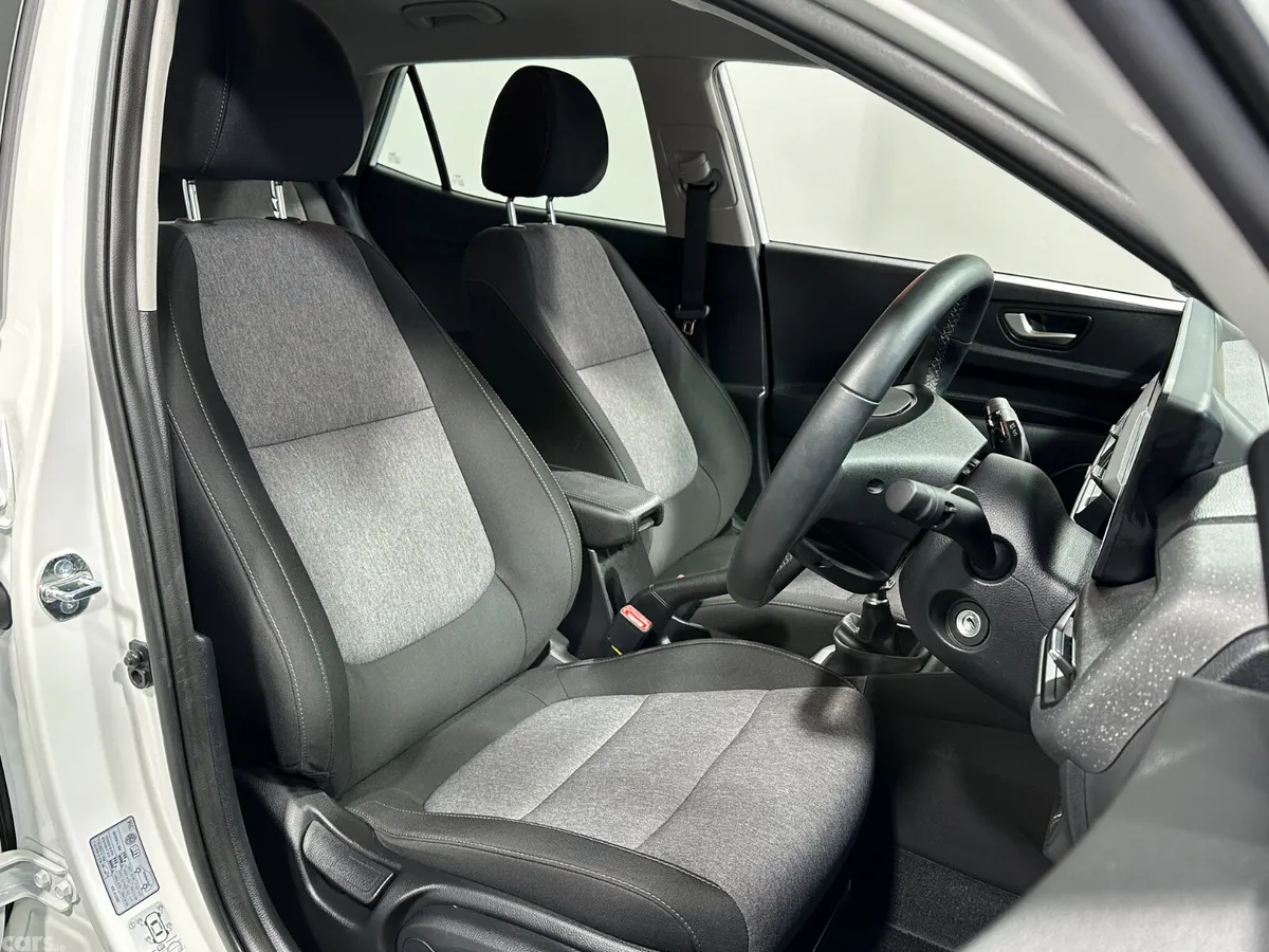 Kia Stonic SUV, Petrol, 2026, White