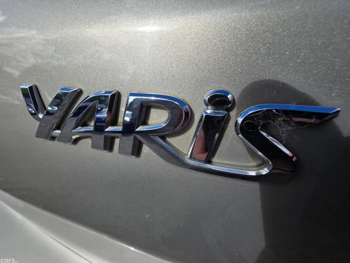 Toyota Yaris Hatchback, Petrol, 2011, Gold