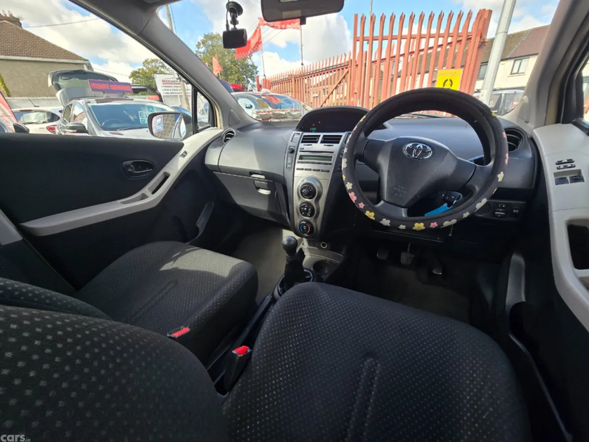 Toyota Yaris Hatchback, Petrol, 2011, Gold