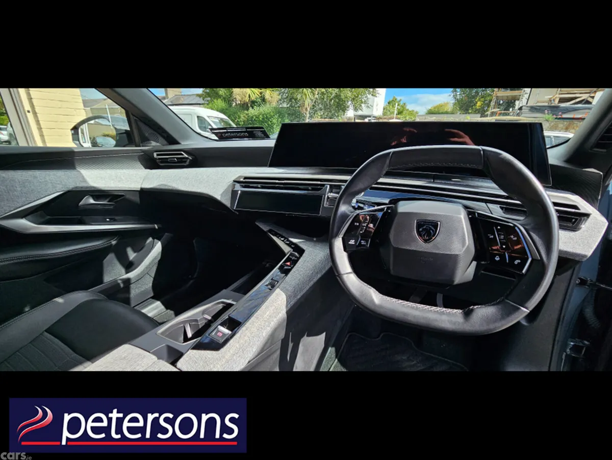 Peugeot 5008 MPV, Petrol Hybrid, 2025, Blue