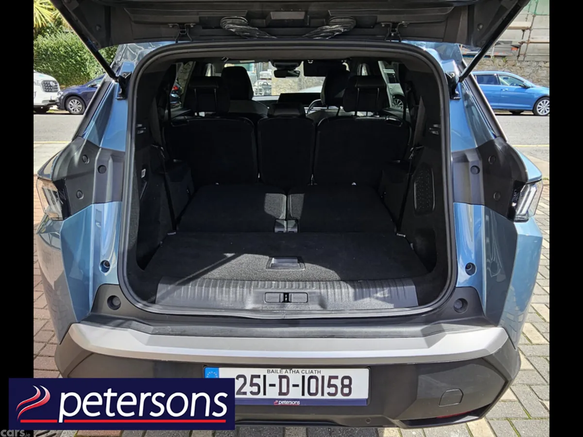 Peugeot 5008 MPV, Petrol Hybrid, 2025, Blue
