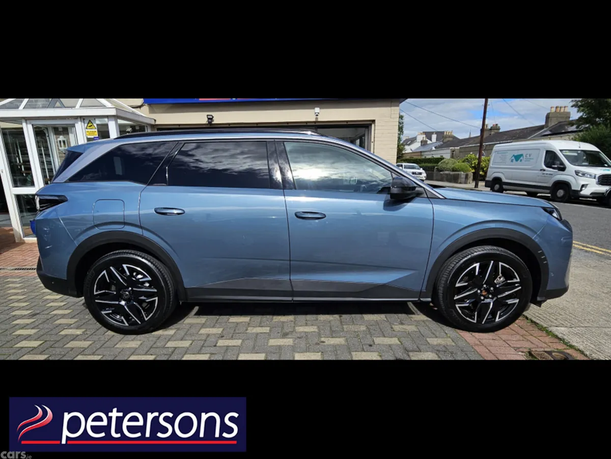Peugeot 5008 MPV, Petrol Hybrid, 2025, Blue