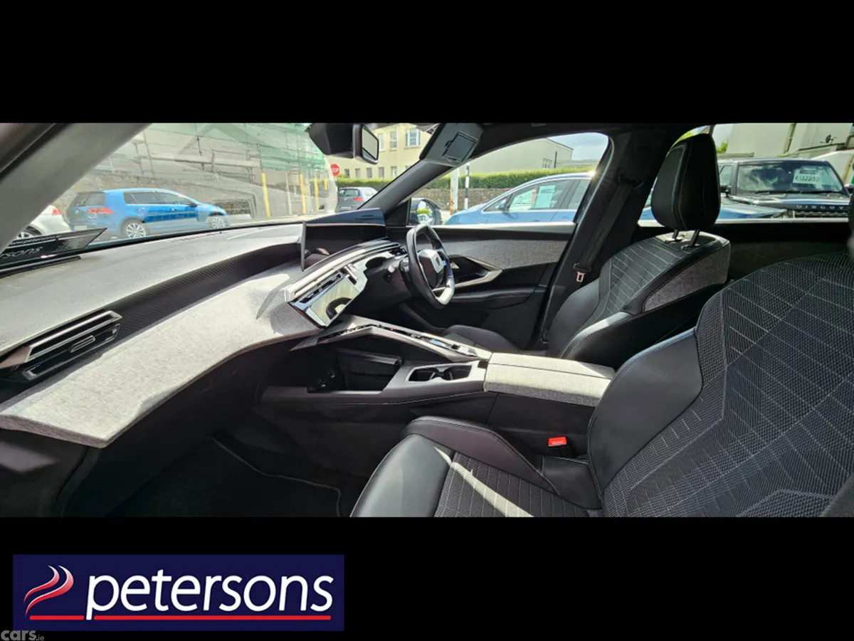 Peugeot 5008 MPV, Petrol Hybrid, 2025, Blue