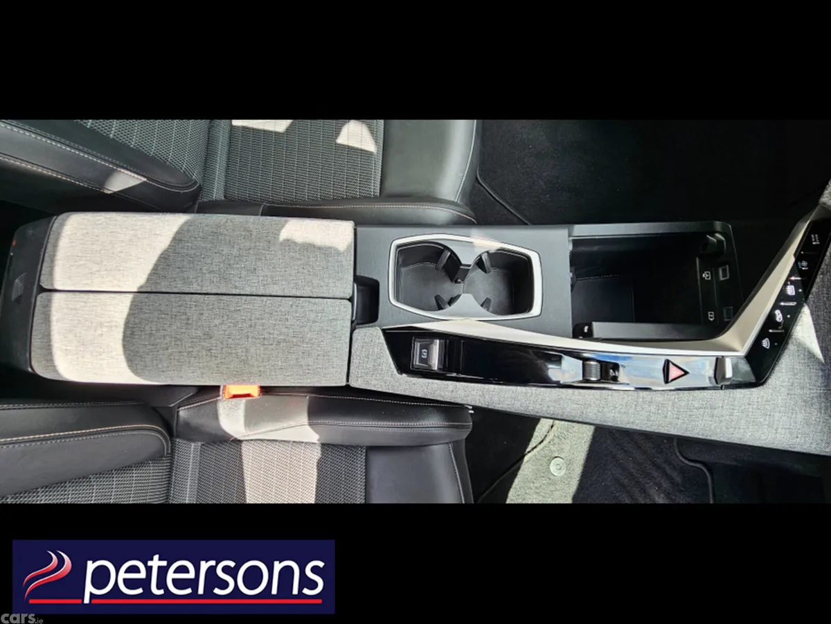Peugeot 5008 MPV, Petrol Hybrid, 2025, Blue