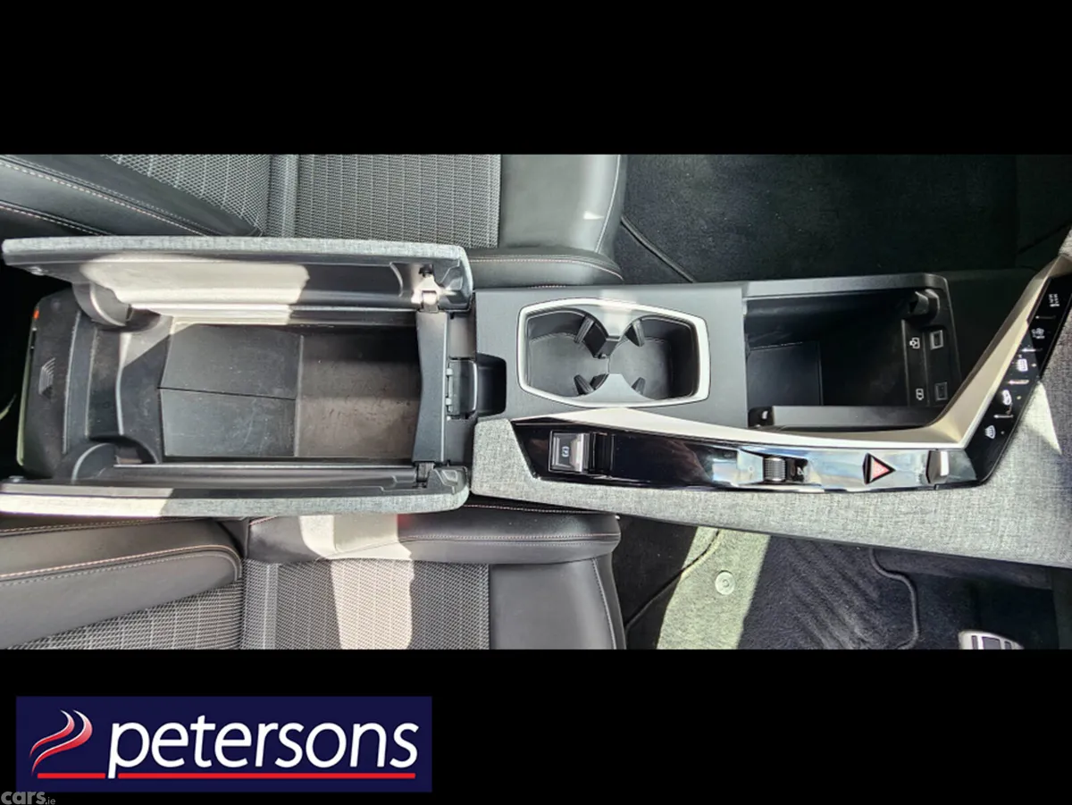 Peugeot 5008 MPV, Petrol Hybrid, 2025, Blue
