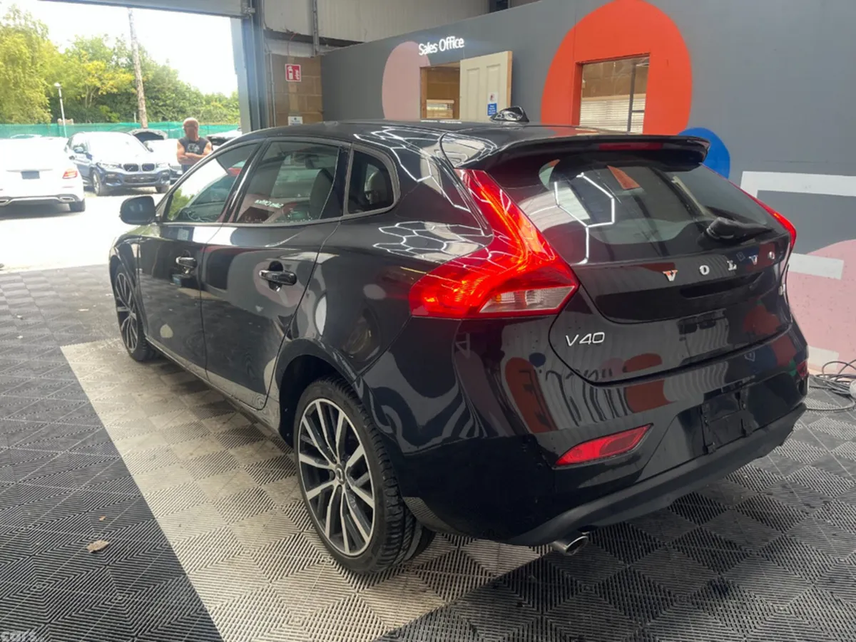 Volvo V40 Estate, Diesel, 2018, Black