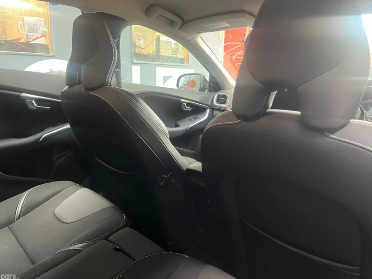 Volvo V40 Estate, Diesel, 2018, Black