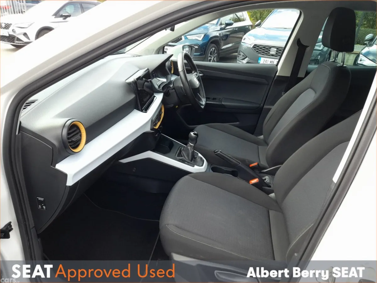 SEAT Arona Hatchback, Petrol, 2022, White