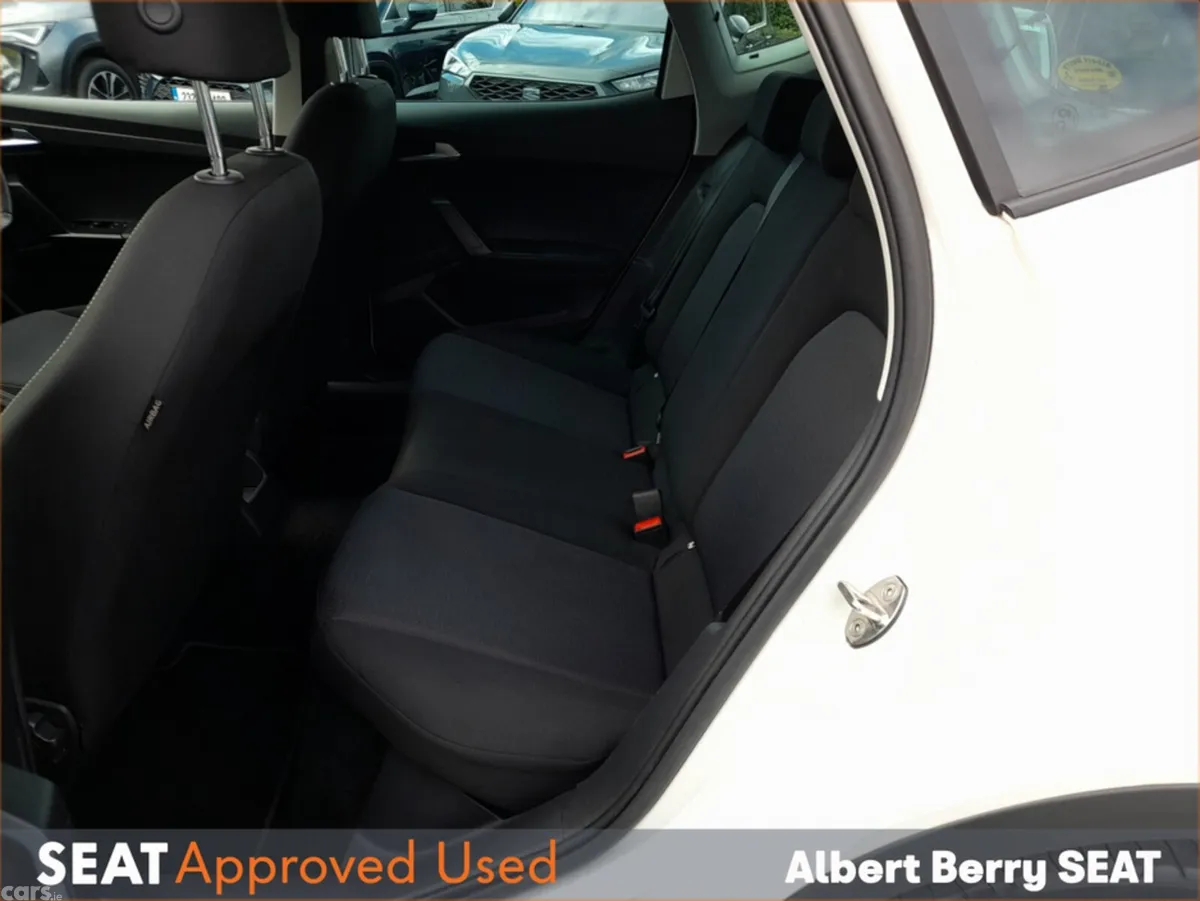 SEAT Arona Hatchback, Petrol, 2022, White