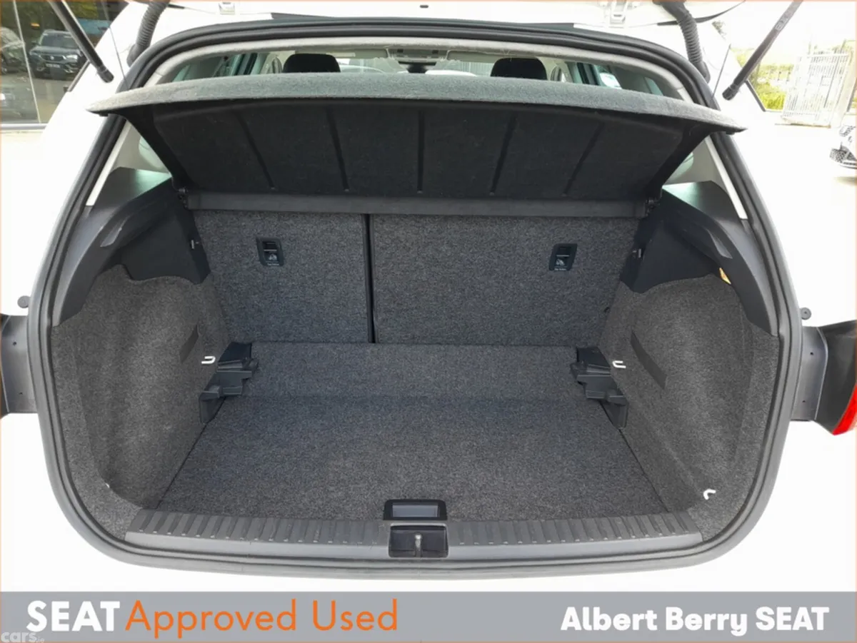 SEAT Arona Hatchback, Petrol, 2022, White