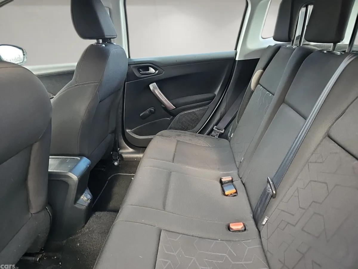 Peugeot 2008 Hatchback, Diesel, 2015, White