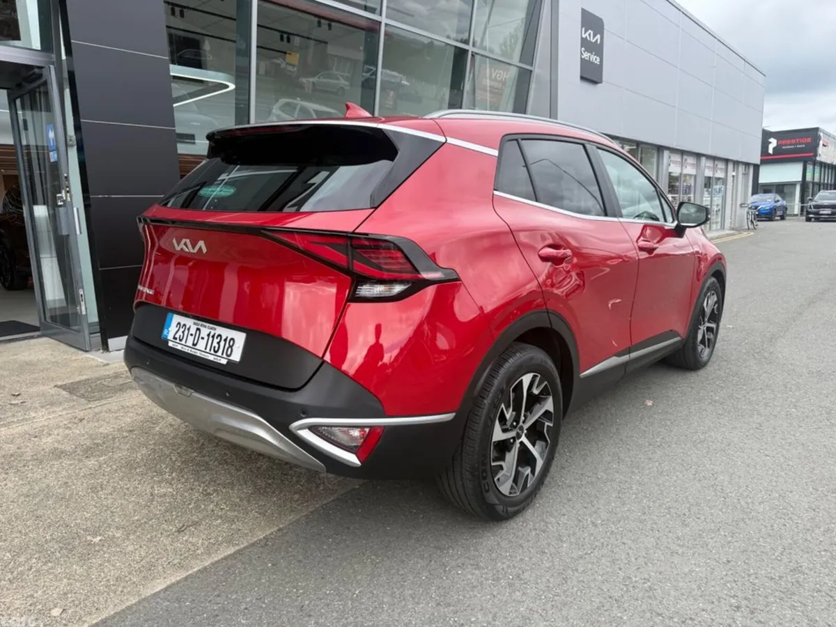 Kia Sportage MPV, Diesel Hybrid, 2023, Red