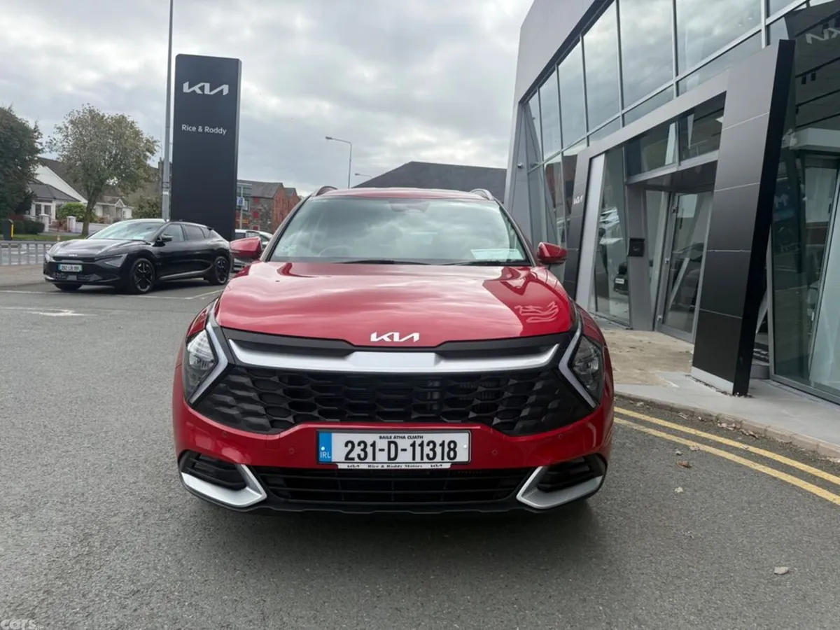 Kia Sportage MPV, Diesel Hybrid, 2023, Red