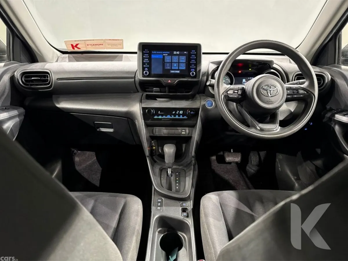 Toyota Yaris Cross SUV, Petrol Hybrid, 2022, Silver