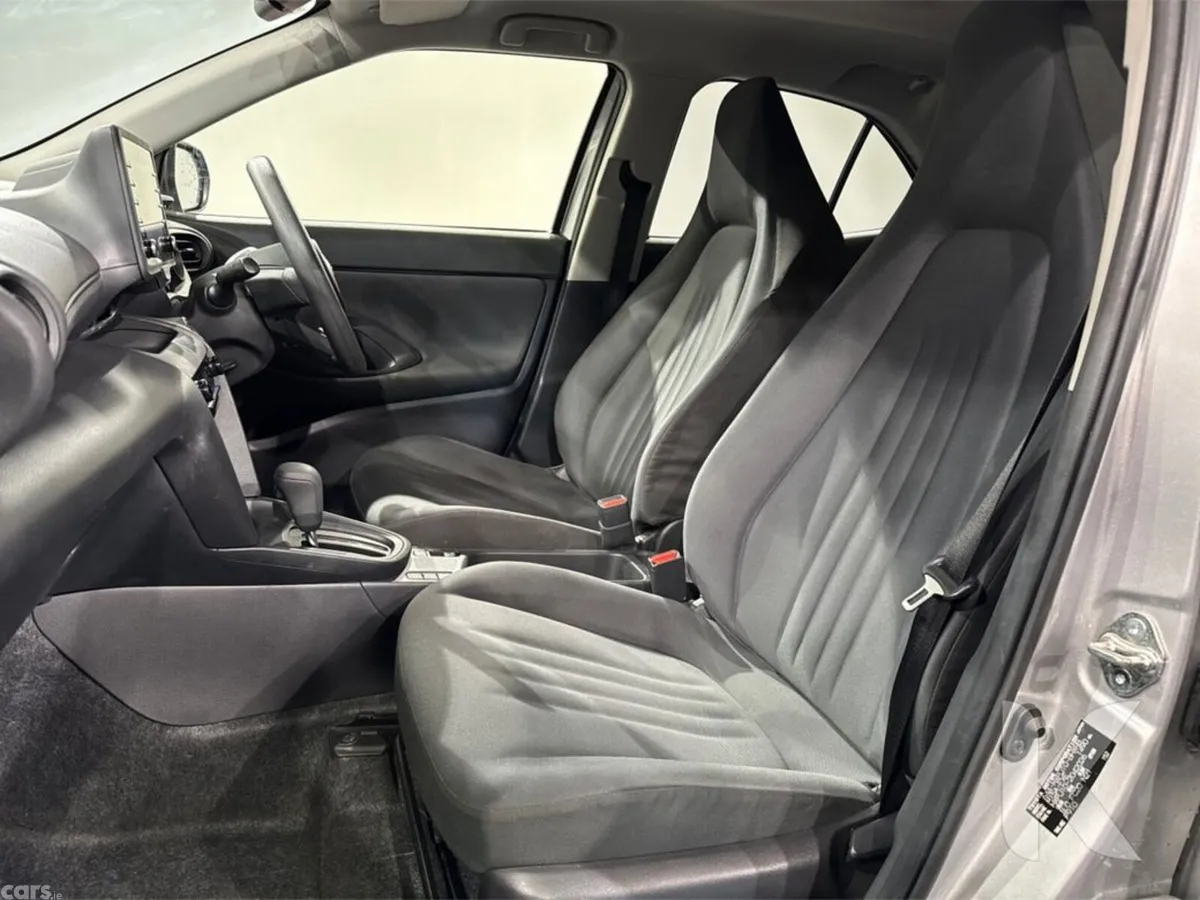 Toyota Yaris Cross SUV, Petrol Hybrid, 2022, Silver