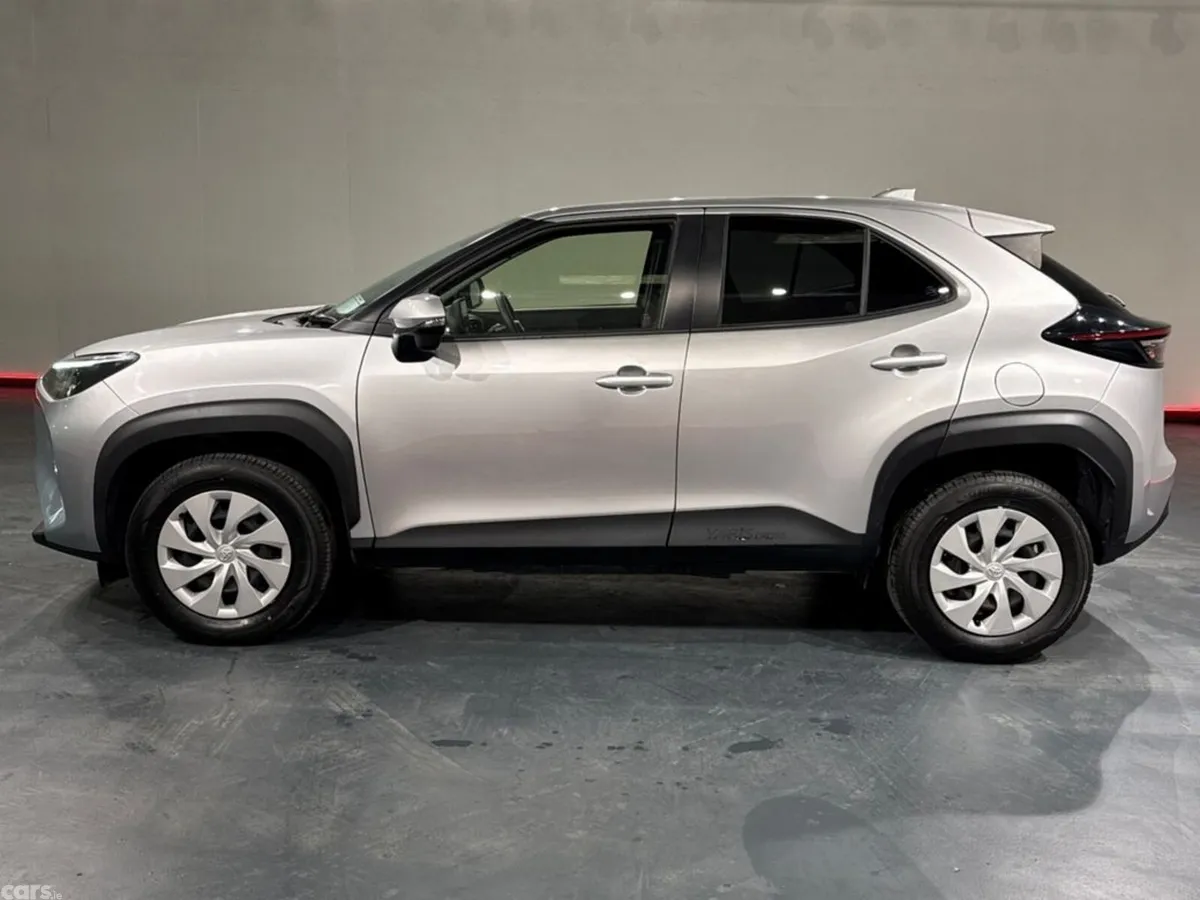 Toyota Yaris Cross SUV, Petrol Hybrid, 2022, Silver