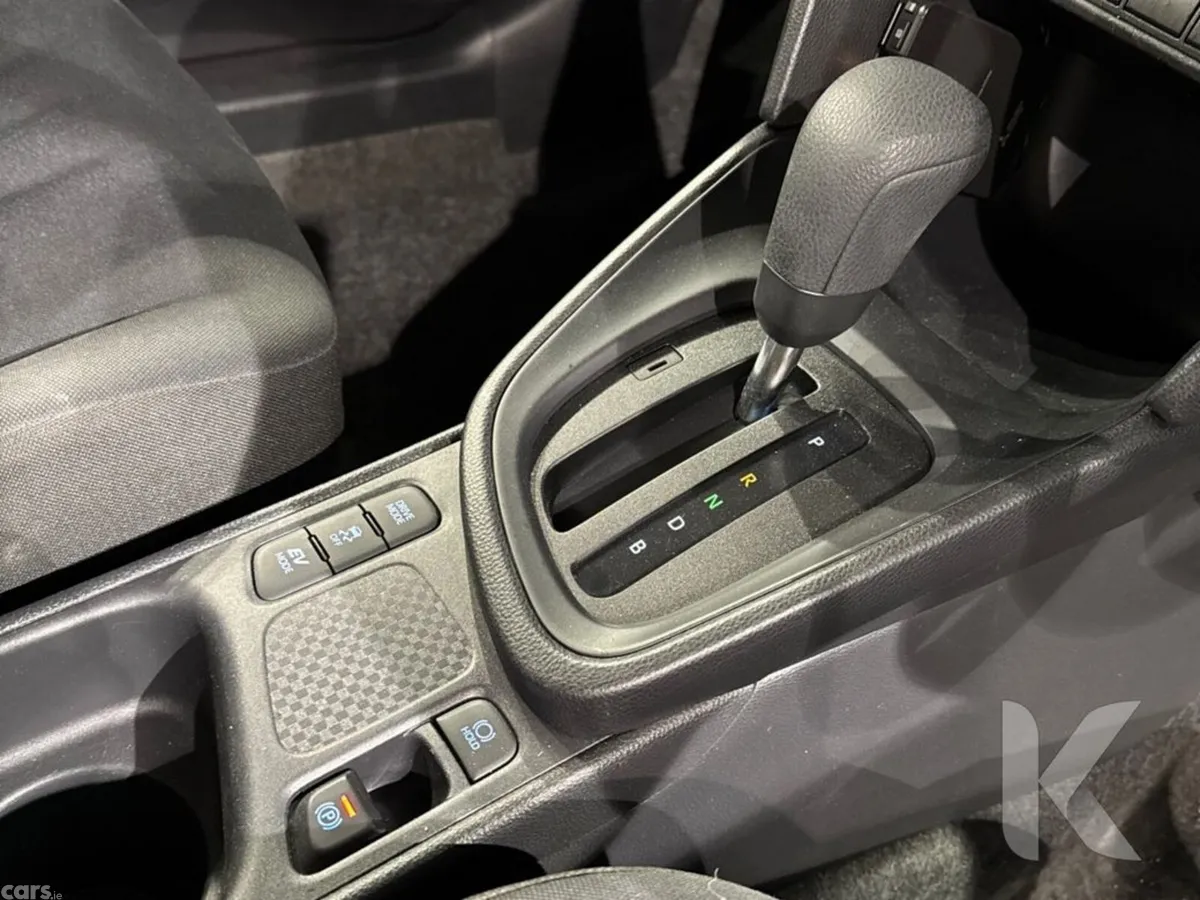Toyota Yaris Cross SUV, Petrol Hybrid, 2022, Silver