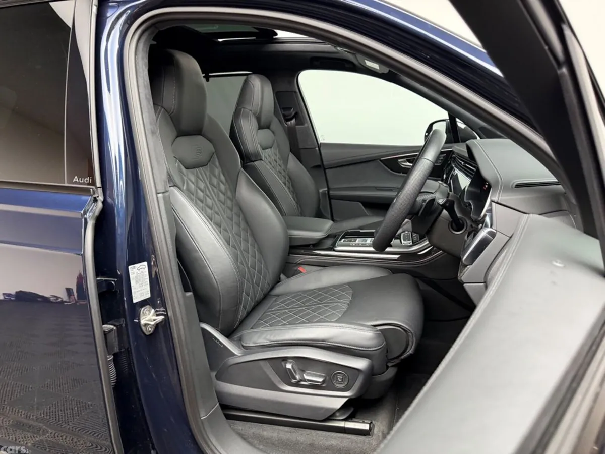Audi Q7 SUV, Petrol Plug-in Hybrid, 2025, Blue