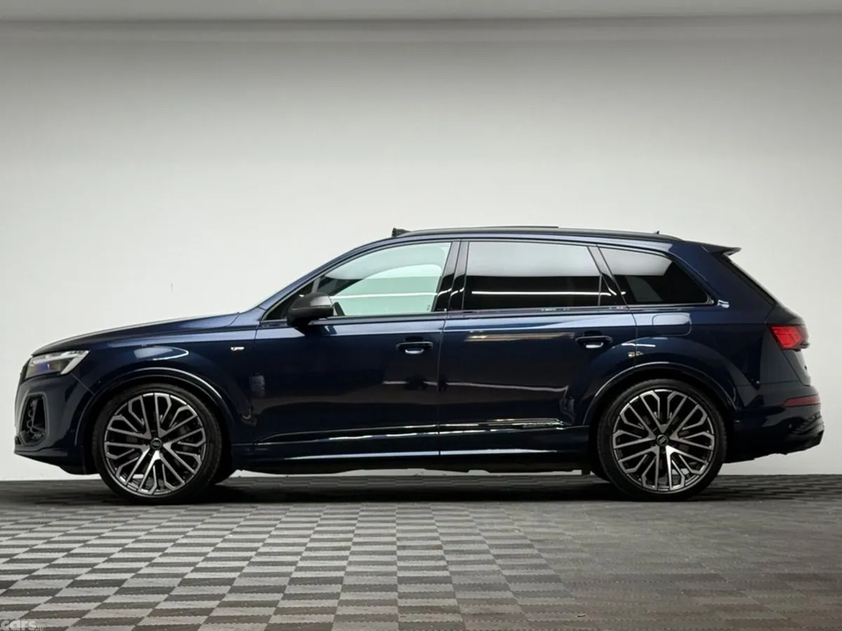 Audi Q7 SUV, Petrol Plug-in Hybrid, 2025, Blue