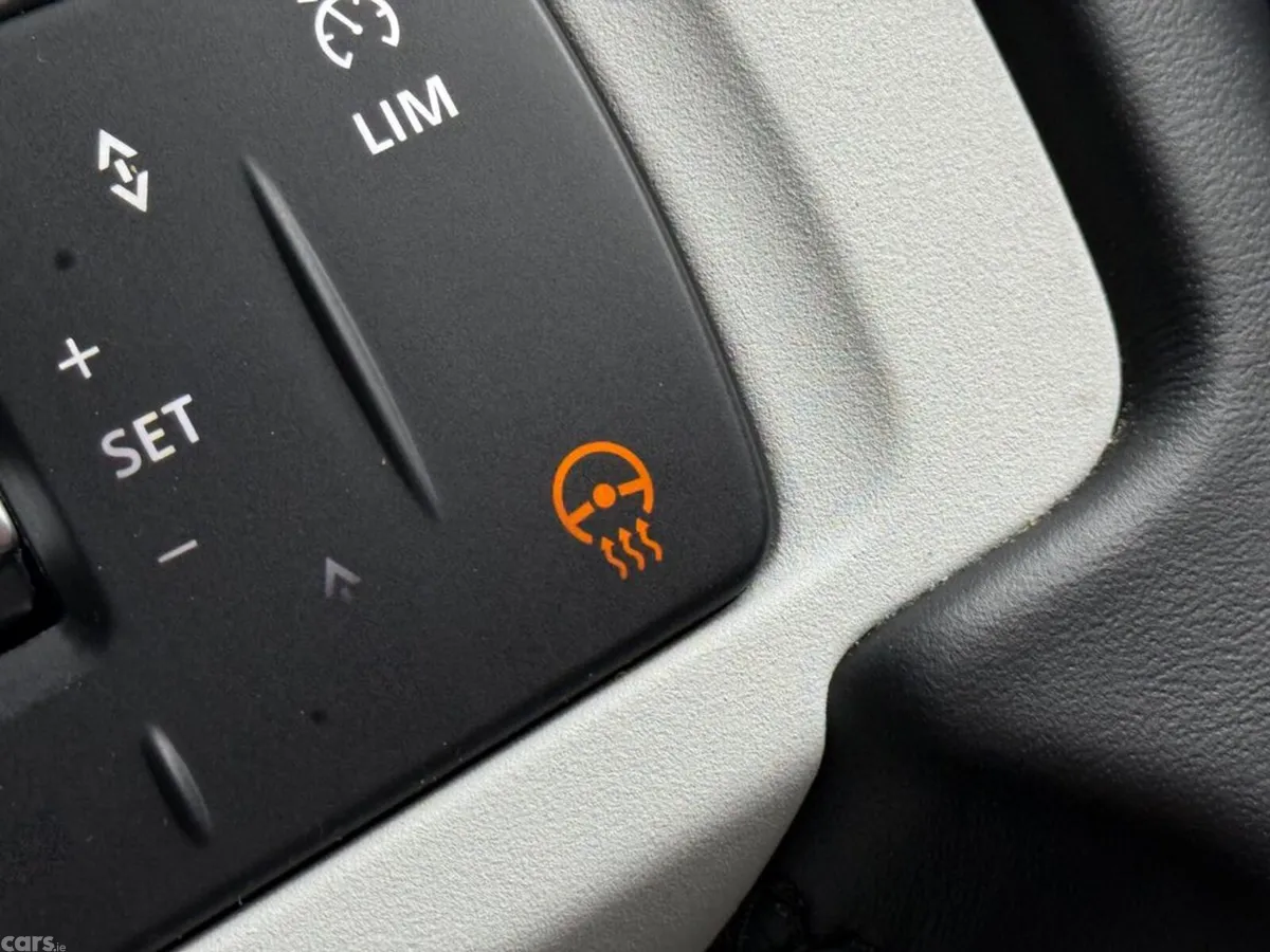 Land Rover Defender SUV, Petrol Plug-in Hybrid, 2025, Green