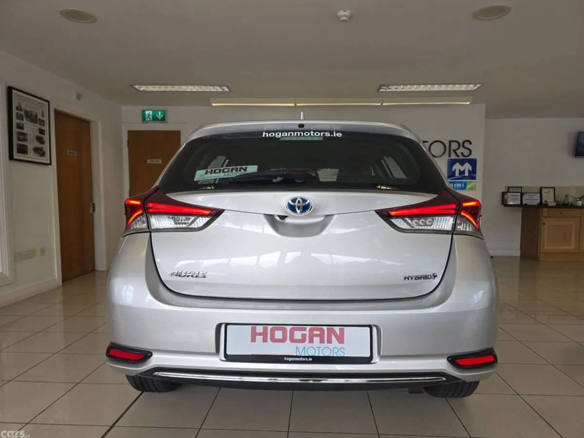 Toyota Auris Hatchback, Petrol Hybrid, 2018, Silver