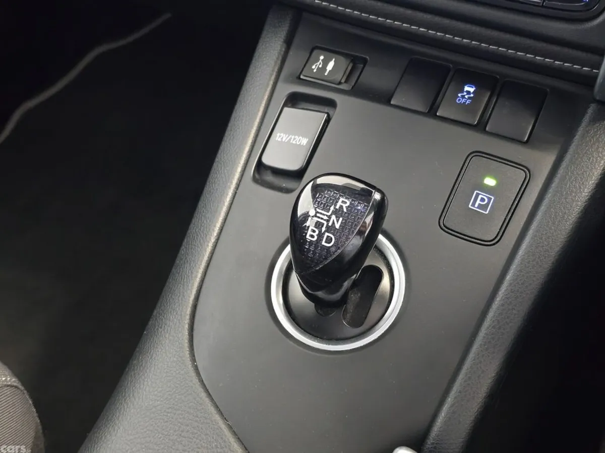 Toyota Auris Hatchback, Petrol Hybrid, 2018, Silver