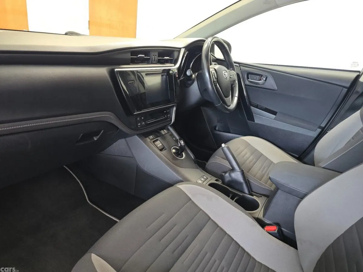 Toyota Auris Hatchback, Petrol Hybrid, 2018, Silver