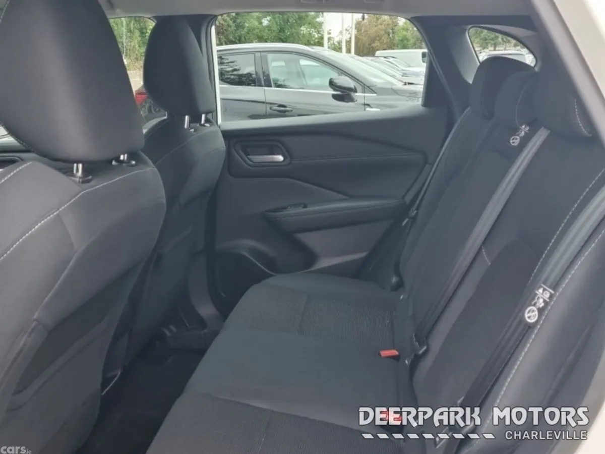 Nissan Qashqai MPV, Petrol, 2022, White