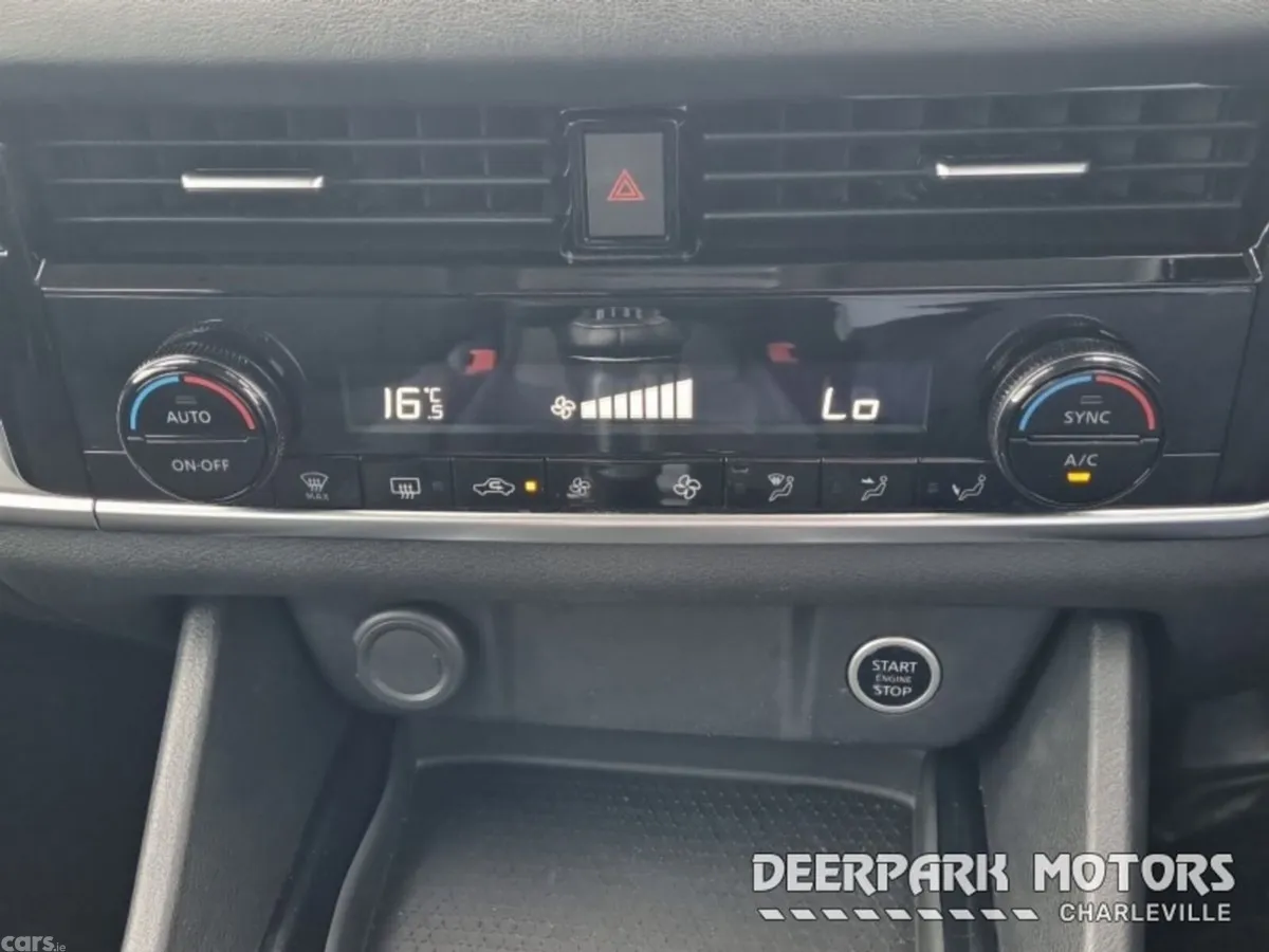 Nissan Qashqai MPV, Petrol, 2022, White