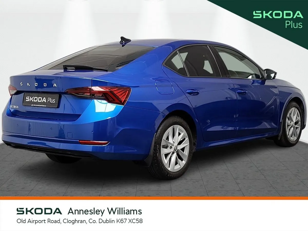 Skoda Octavia Saloon, Petrol, 2023, Blue