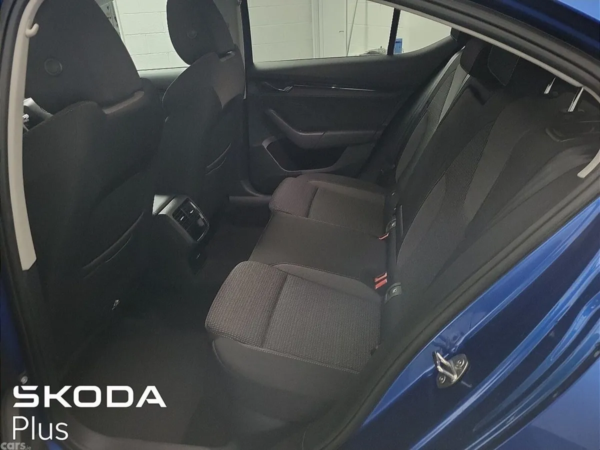 Skoda Octavia Saloon, Petrol, 2023, Blue