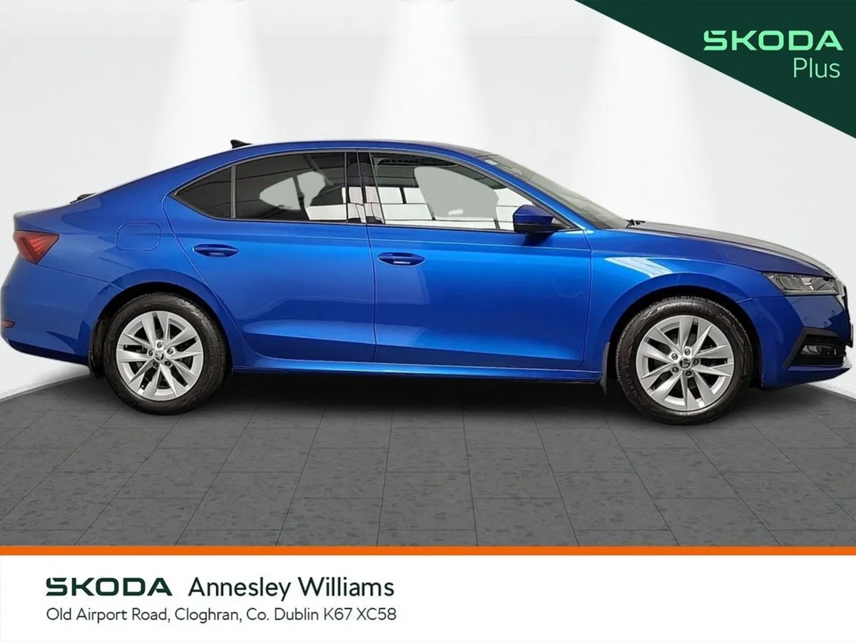Skoda Octavia Saloon, Petrol, 2023, Blue