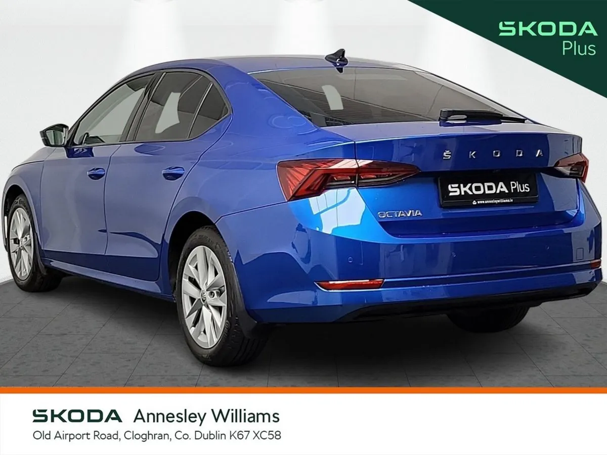 Skoda Octavia Saloon, Petrol, 2023, Blue