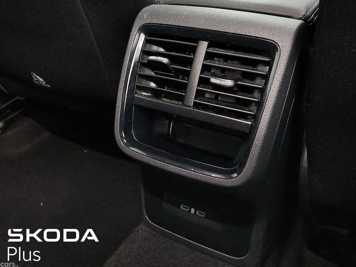 Skoda Octavia Saloon, Petrol, 2023, Blue