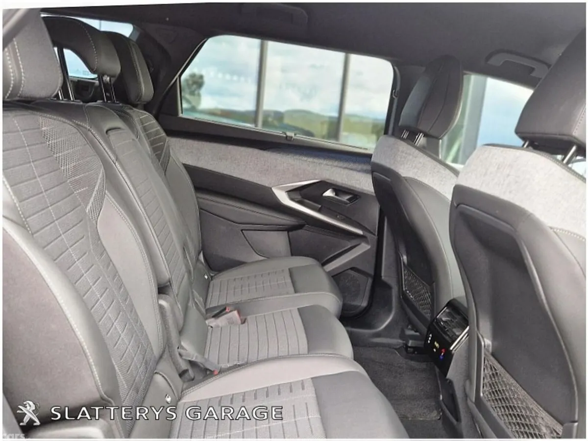 Peugeot 5008 SUV, Electric, 2025, Blue