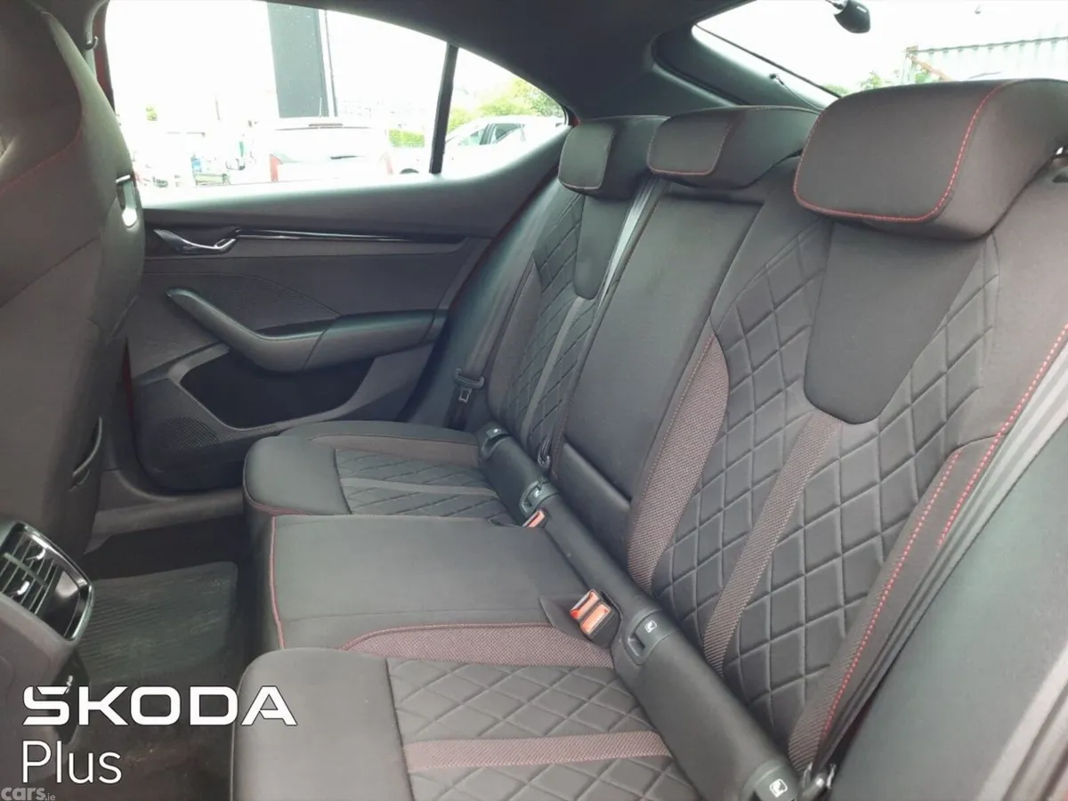 Skoda Octavia Saloon, Diesel, 2024, Red