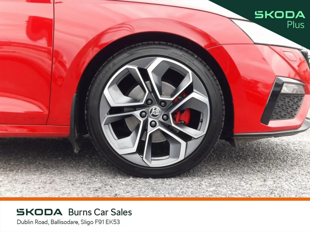 Skoda Octavia Saloon, Diesel, 2024, Red