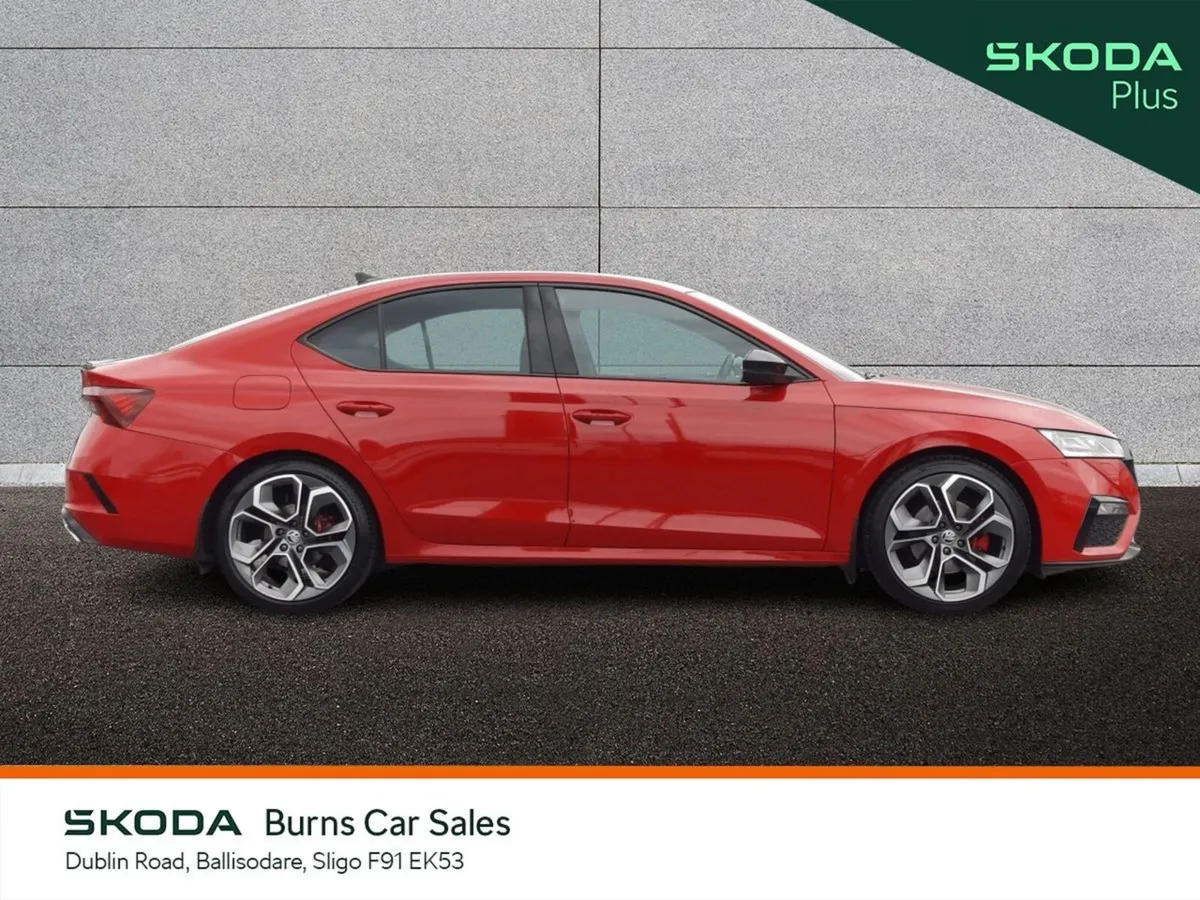 Skoda Octavia Saloon, Diesel, 2024, Red