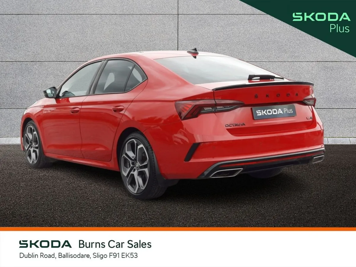 Skoda Octavia Saloon, Diesel, 2024, Red