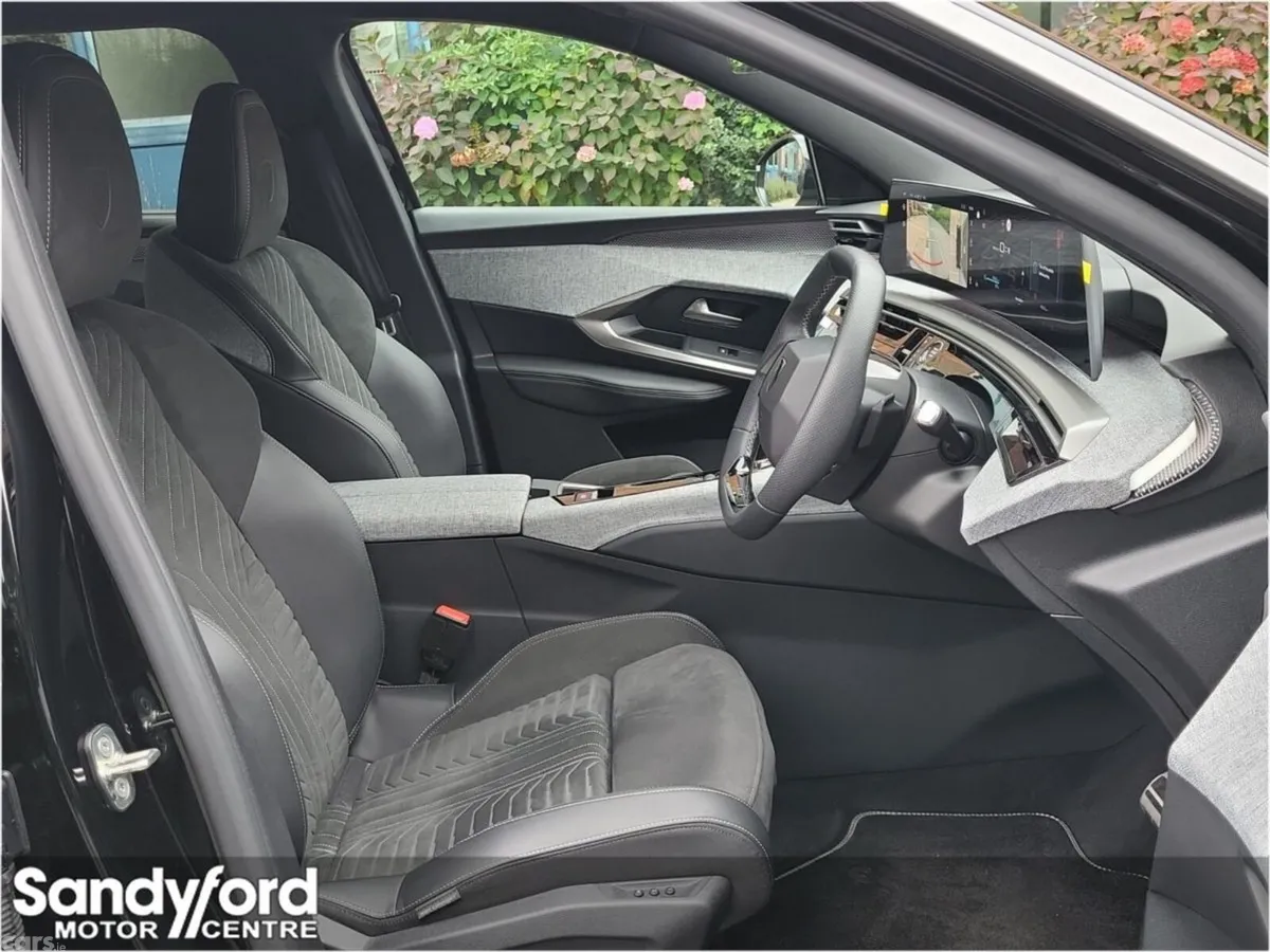 Peugeot 5008 SUV, Electric, 2026, Black