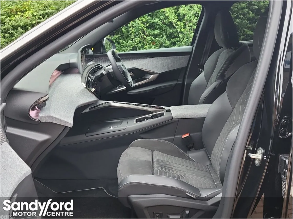 Peugeot 5008 SUV, Electric, 2026, Black