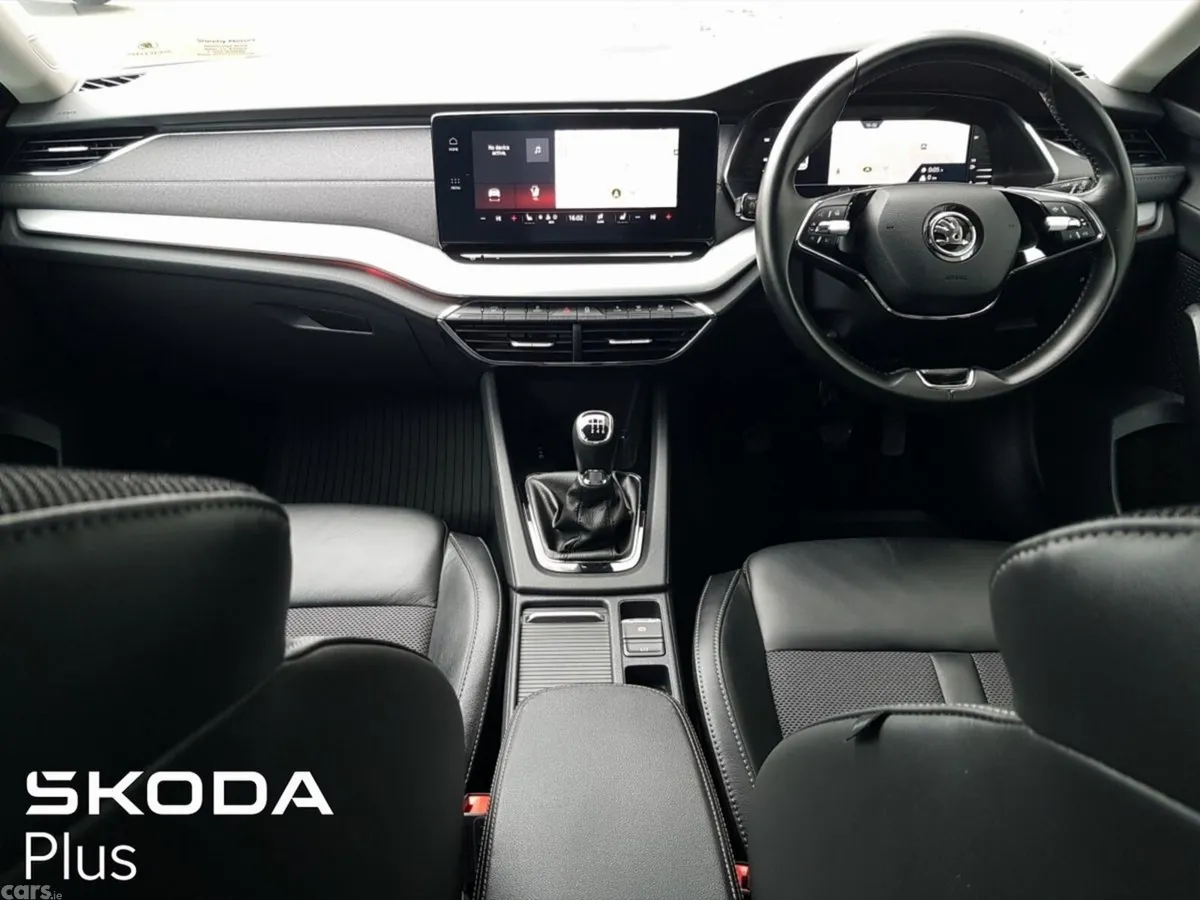 Skoda Octavia Saloon, Diesel, 2024, Grey