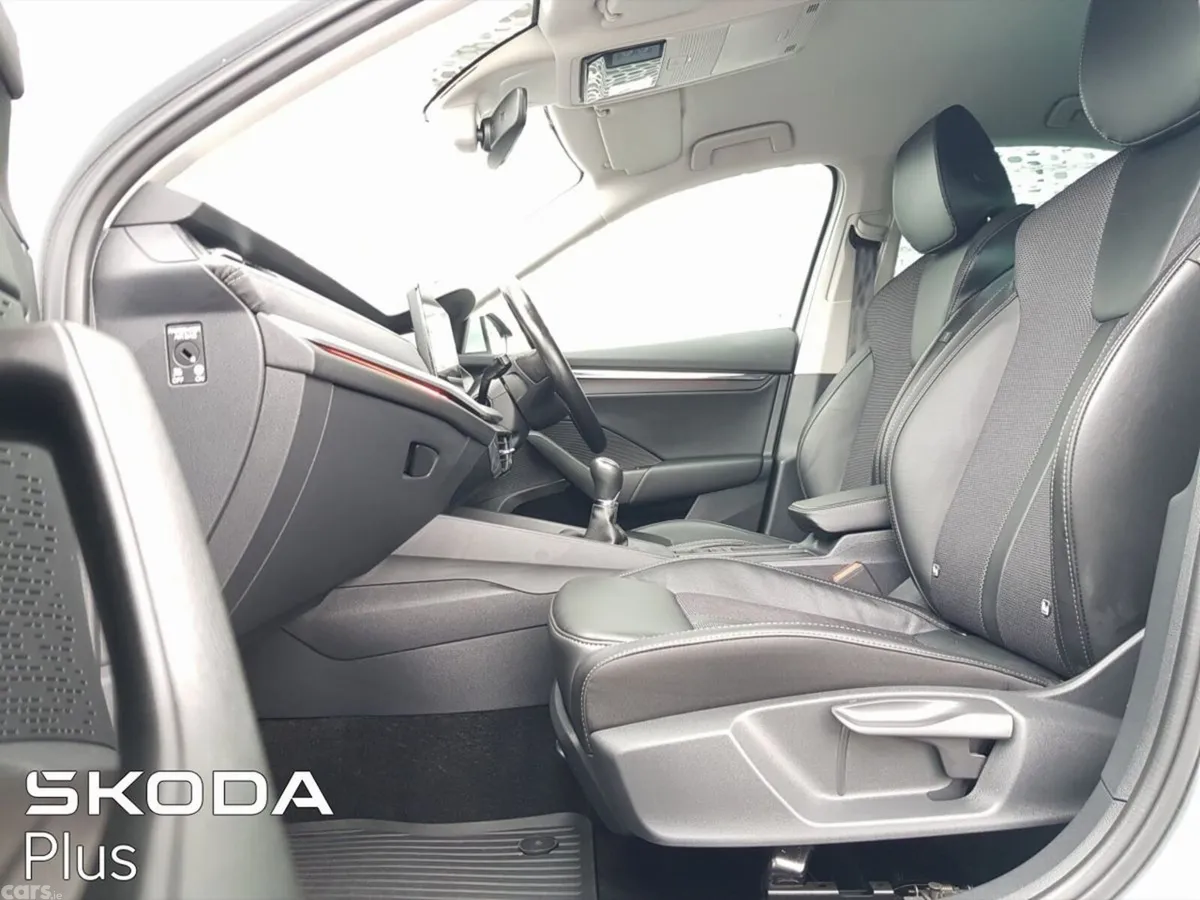 Skoda Octavia Saloon, Diesel, 2024, Grey