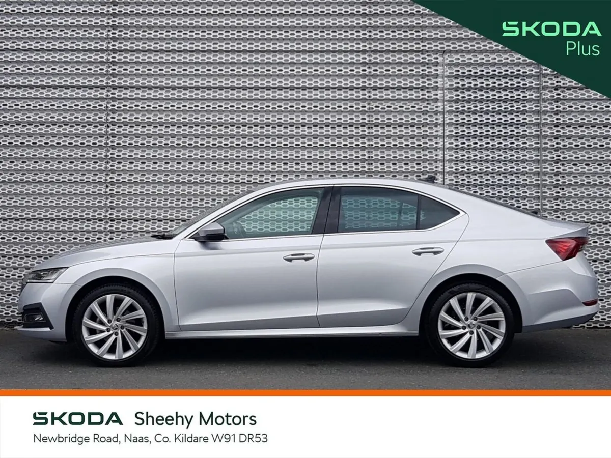 Skoda Octavia Saloon, Diesel, 2024, Grey
