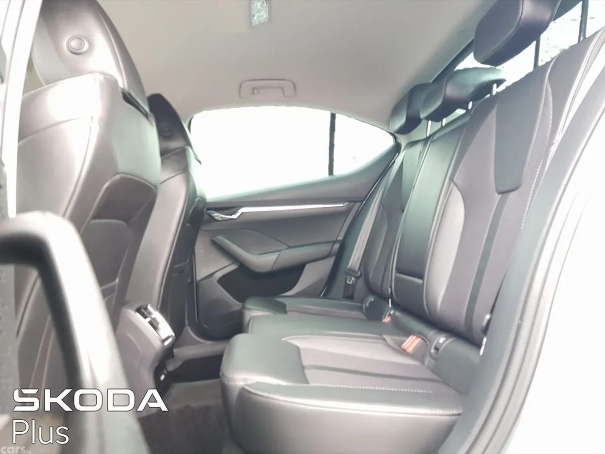 Skoda Octavia Saloon, Diesel, 2024, Grey