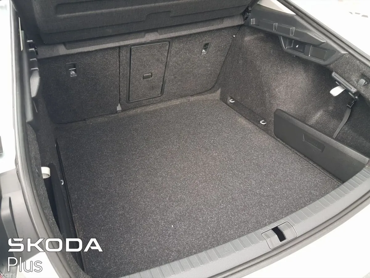 Skoda Octavia Saloon, Diesel, 2024, Grey