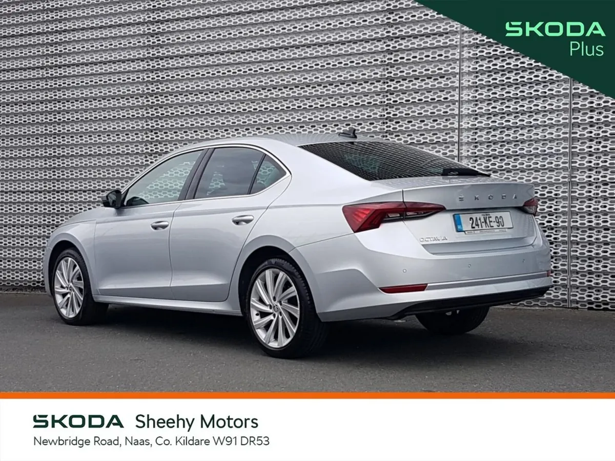 Skoda Octavia Saloon, Diesel, 2024, Grey