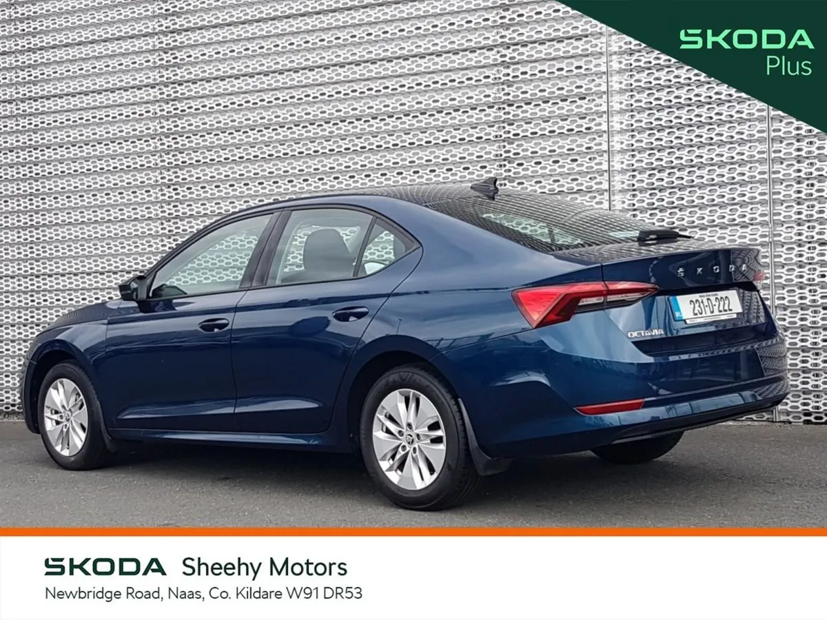 Skoda Octavia Saloon, Petrol, 2023, Blue