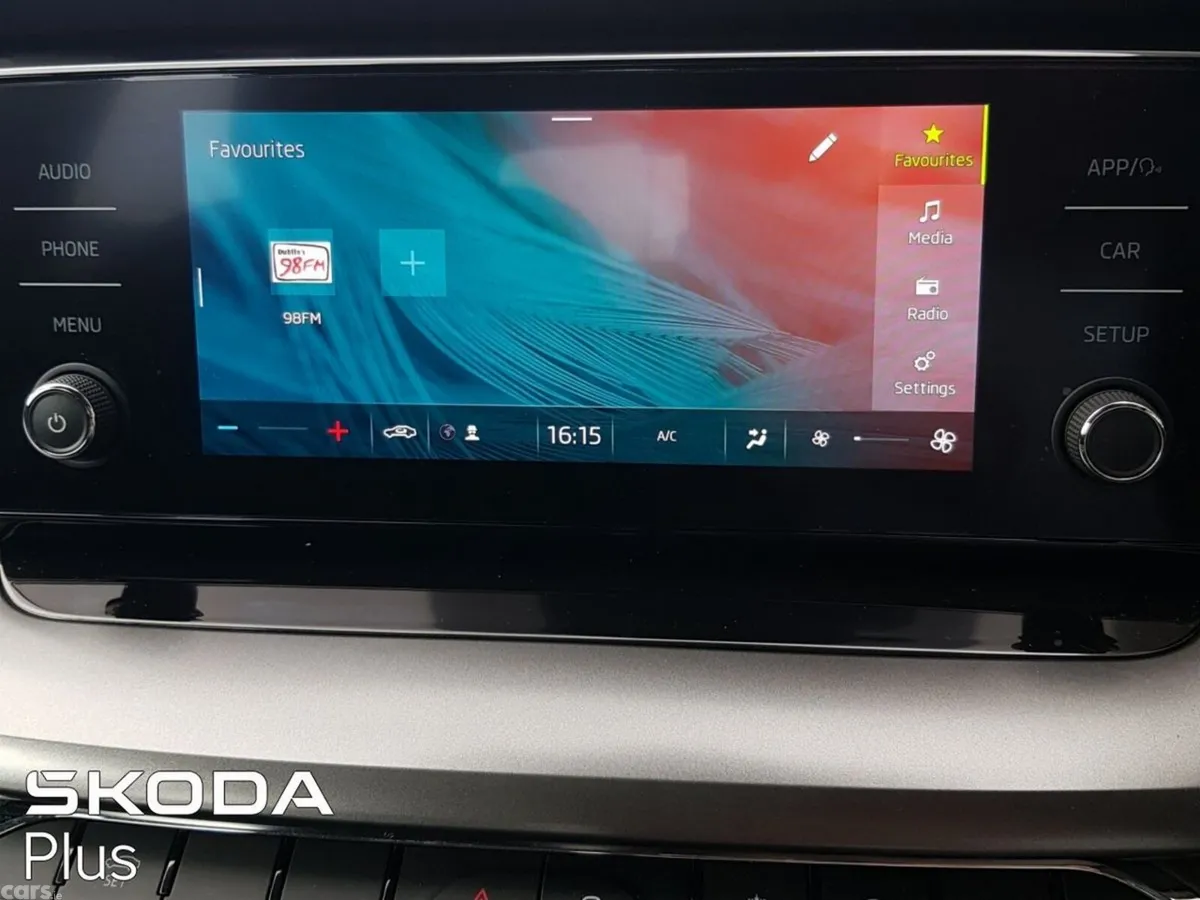 Skoda Octavia Saloon, Petrol, 2023, Blue